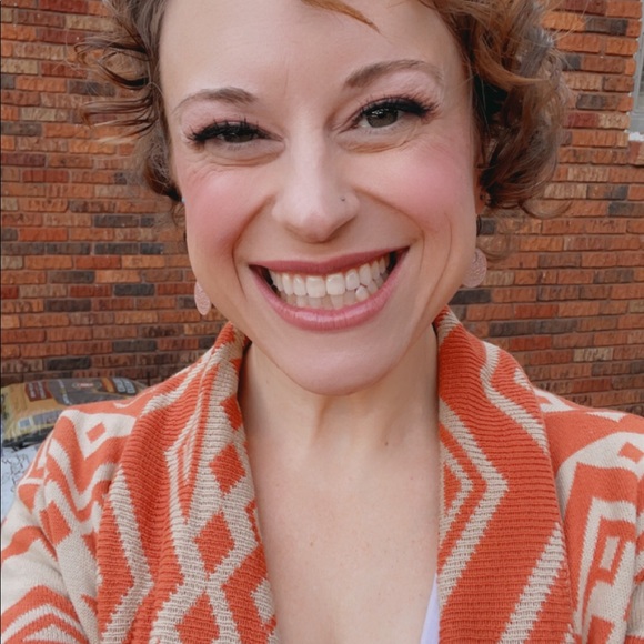 Meet your Posher, Emily - Picture 4 of 6